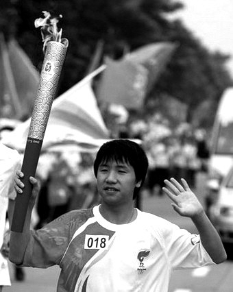 2008年北京奥运会,雷楚年成为火炬手.