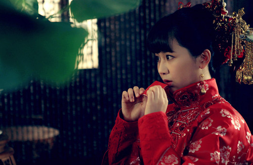 杨紫大秧歌首曝新娘照娇俏可人展惊艳