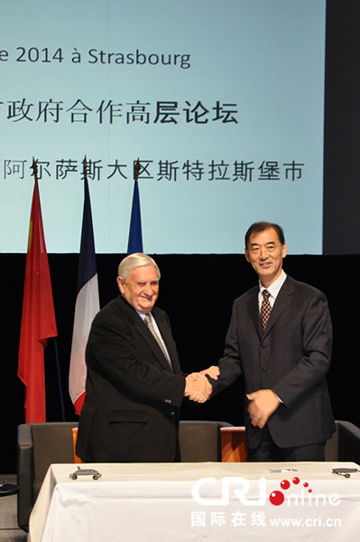 中国人民对外友好协会副会长李建平和法国亚洲事务巡回大使雅克