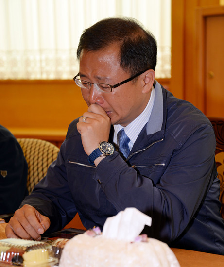 吴伯雄之子竞选市长失败 谈及父亲落泪