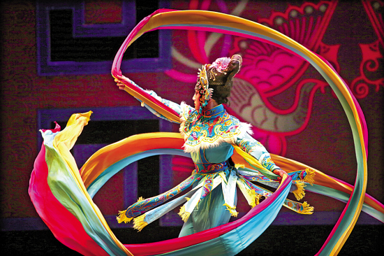 正字戏《刘文龙》剧照,舞七丈旗是正字戏的传统技艺(郑迅/摄)