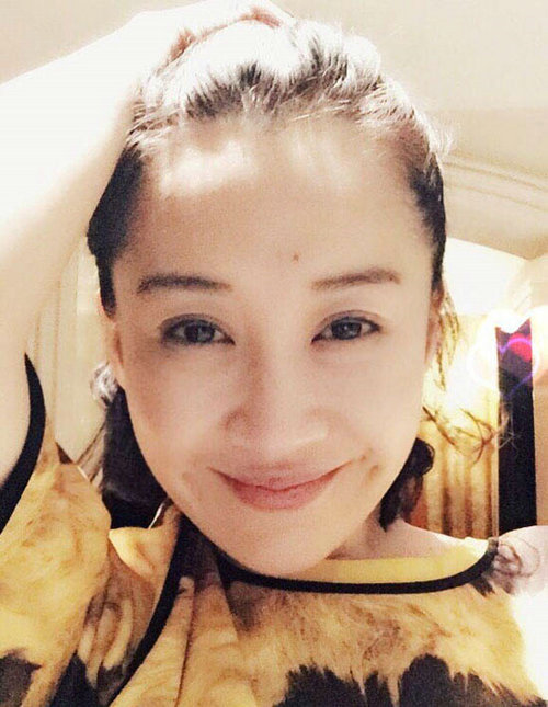 许晴零点发文晒露额素颜美照回应生日祝福