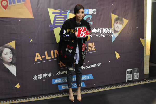 黄丽玲献声长沙谈"歌手3" 不想有淘汰环节