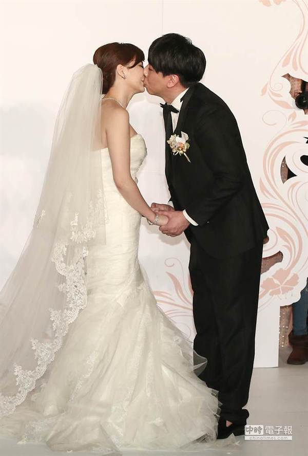 (卢禕祺摄) 梁赫群与老婆「stacey」周裕婷22日办婚宴. 关键字:梁赫群