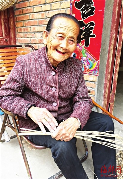 实习生 徐星炜海都讯 在福州仓山区盖山镇六凤村,住着两位百岁老人