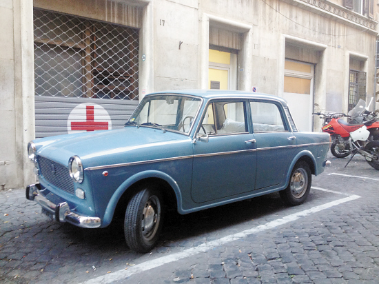 a罗马的房子都是用时间堆砌出来的 出租车带着我,在夜色昏黄的罗马