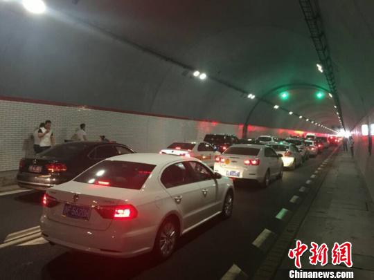 五一首日: 宁波高速公路临严峻"期中考"