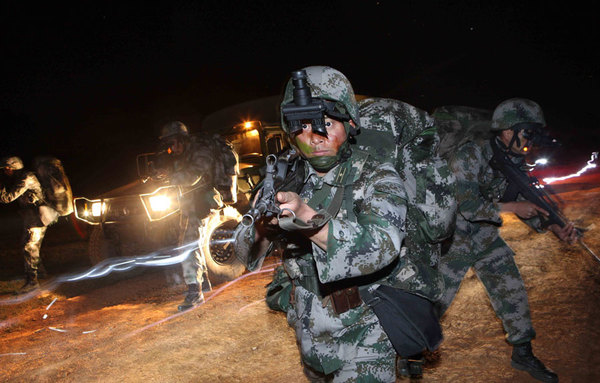 解放军特战少校战力强大射击发发十环