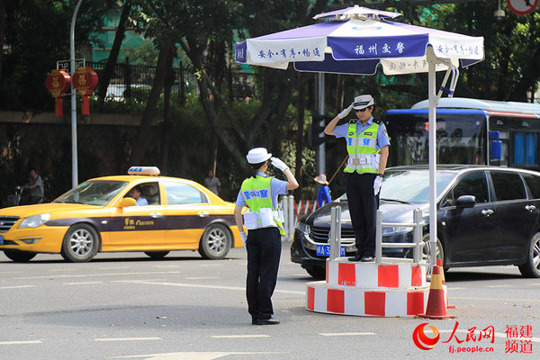 福州女交警图片