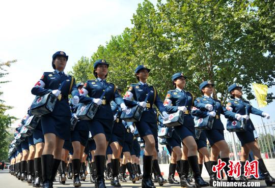 264名受阅女兵载誉归校称阅兵经历终身难忘