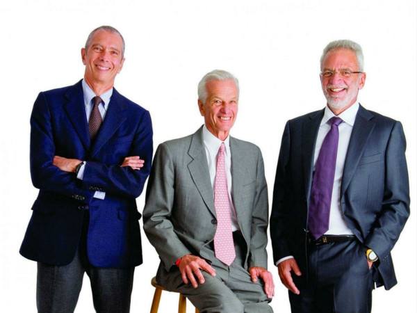 巴菲特和雷曼私交不错,也是多次收购的亲密合作伙伴,最近一次是联手