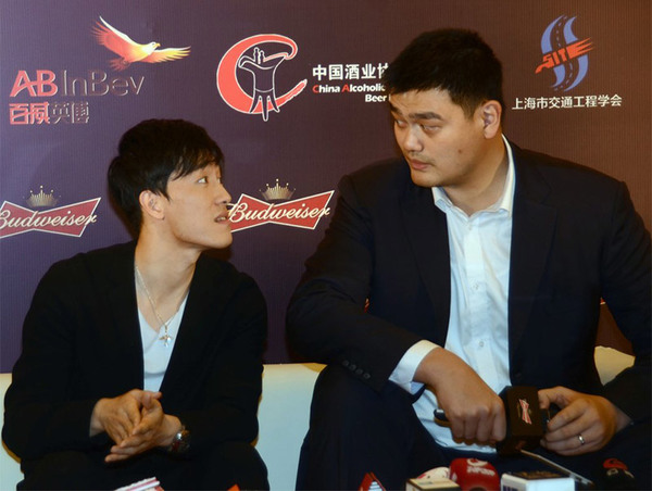 高清姚明刘翔出席交通安全日活动宣传理性饮酒