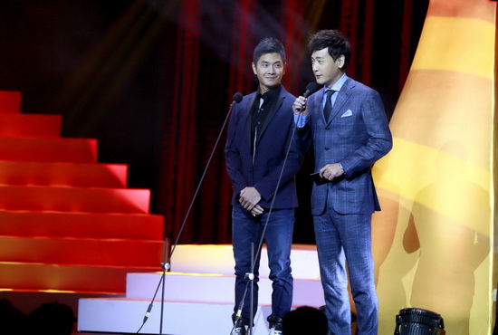 邱心志出席时尚先生盛典 帅气不输"小鲜肉"