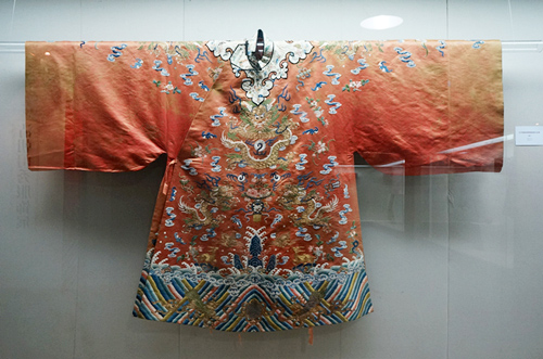 清朝闺秀穿什么30件珍贵服饰文物首次公开展示