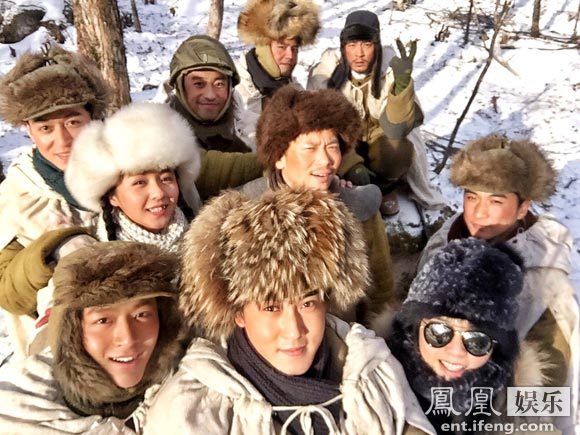 《林海雪原》凤凰娱乐讯 电视剧《林海雪原》正在牡丹江热拍,剧中