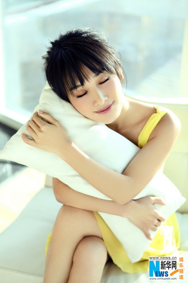 八妹徐申东气质写真简约装束甜美可人