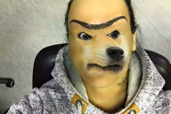 女子奇特纹眉照爆红 网友配上狗脸鹰身恶搞(图)