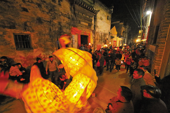 徽州瞻淇村:一场鱼灯舞,跳了八百年