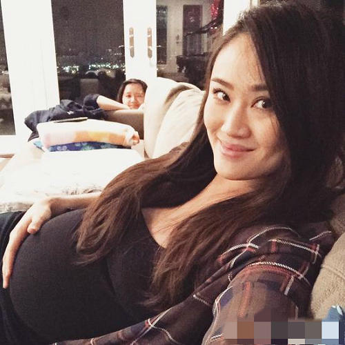 李小鹏娇妻李安琪秀孕肚 怀二胎肚子大如球