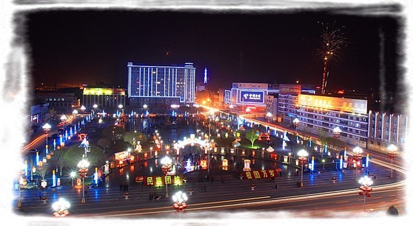 阿图什市广场夜景.