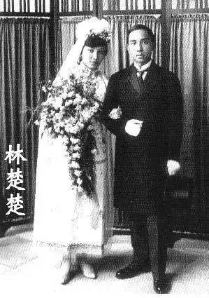 黎姿的伯父黎铿是20世纪30年代中国最为杰出的童星,两位姑妈黎萱和