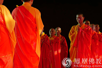 凤凰佛教 摄影:嵩山大法王寺)河南嵩山大法王寺方丈延佛法师在出席