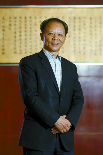 徐关兴,1953年5月出生,浙江萧山人,中共党员,大专学历,北京大学哲学系