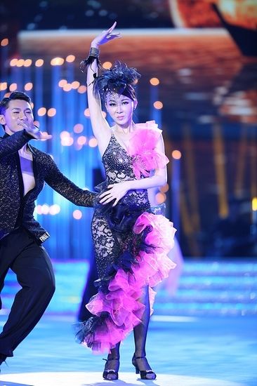 舞出我人生哭得利索穿得豪放