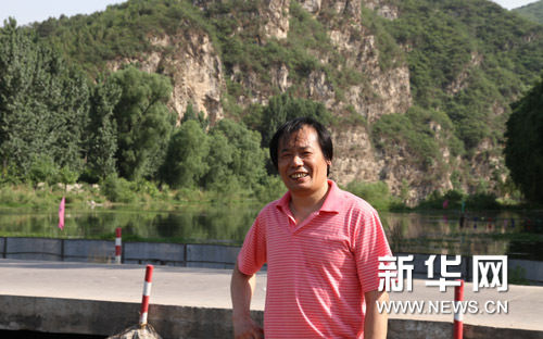 赵耀,男,1958年生于北京.北京美协会员,国画家,尤精山水.