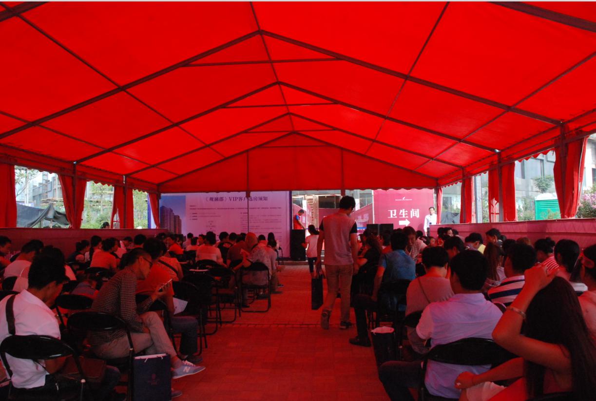 等候区座无虚席