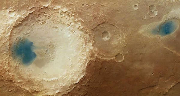 欧洲宇航局拍到火星表面神秘蓝湖组图