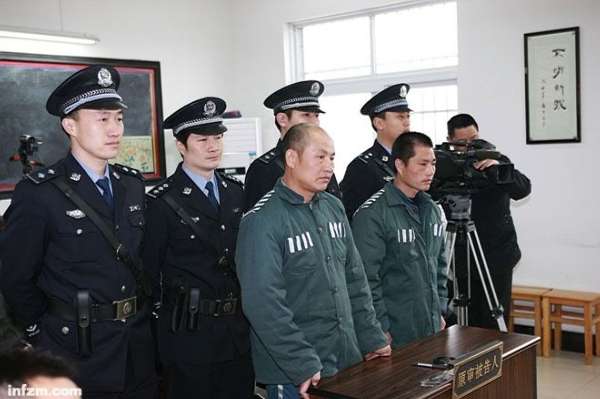 南方周末评十大影响性诉讼 吁立法保护实名举报者