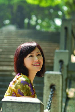 儿童文学作家"阳光姐姐"伍美珍走进海南校园