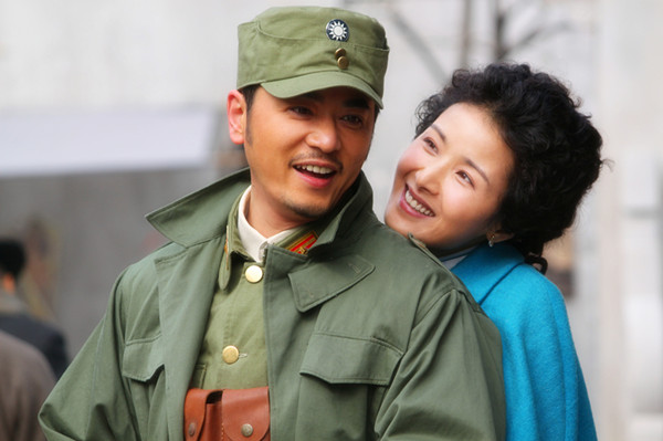由李云亮执导,黄曼,靳东,姚卓君等人主演的革命抗战题材电视剧《狼烟