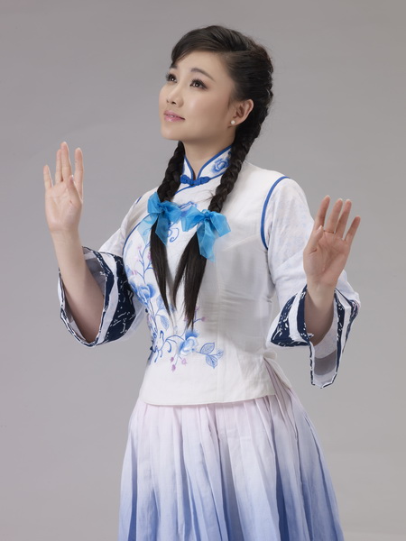 王莉汤非携二泉吟登陆上海文化广场