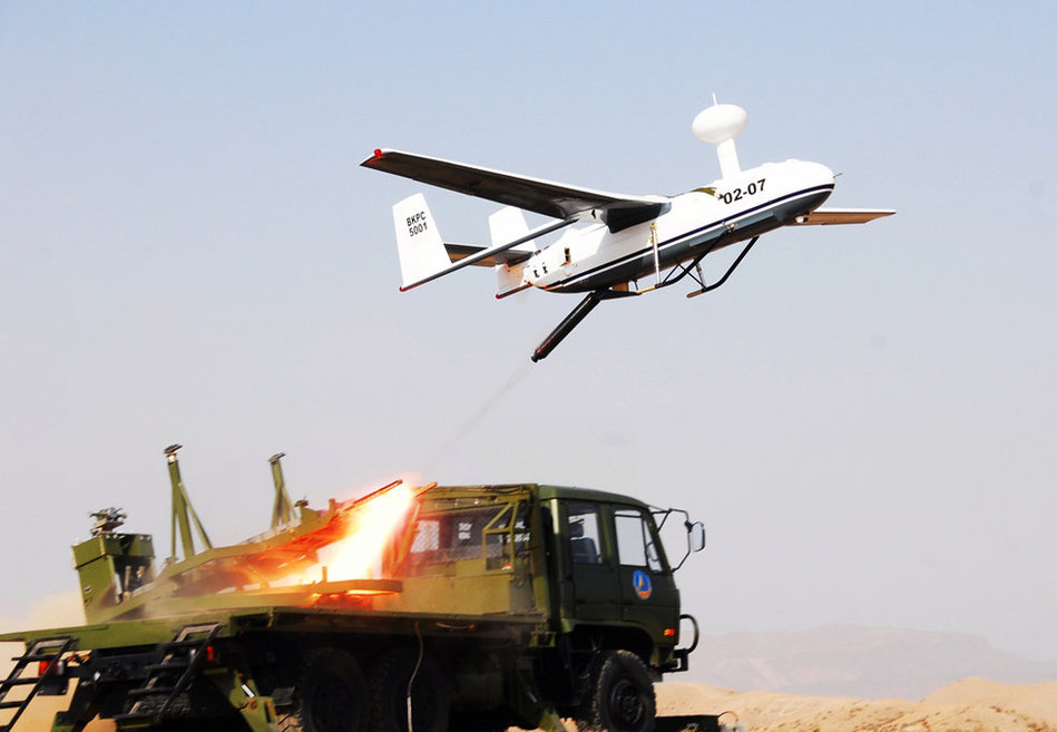 解放军无人机在西北完成首次地图测制   某型测绘无人机首飞发射升空