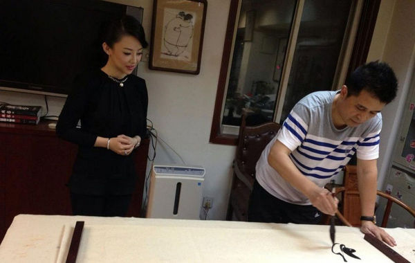 近日,潘晓婷喜得星光大道的主持人毕福剑,"毕姥爷"赐字.