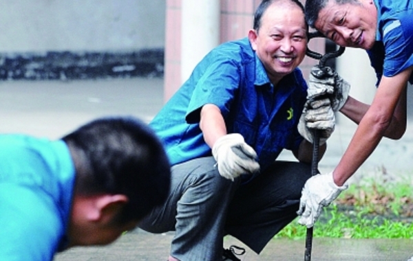 武汉"时传祥"服务38年将退休 掏粪工人面临断层