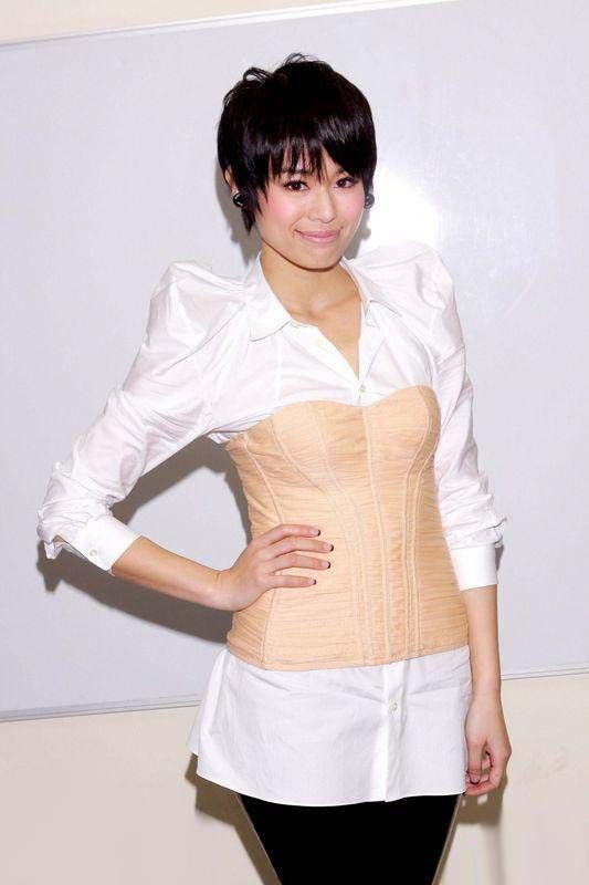 裸色衣不可轻易穿盘点穿衣不慎的尴尬瞬间