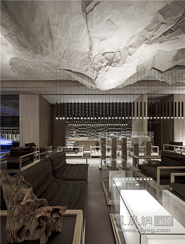 东仓建设余霖:时代云 带着情绪看待生活