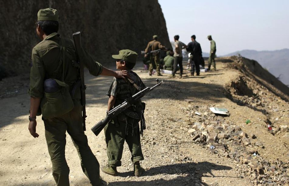 揭缅甸果敢同盟军神秘面纱15岁少年兵持枪巡逻