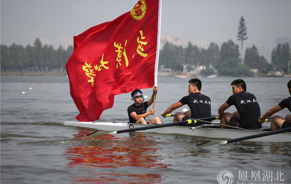 國際名校賽艇隊競技東湖武漢大學首次參賽即奪冠