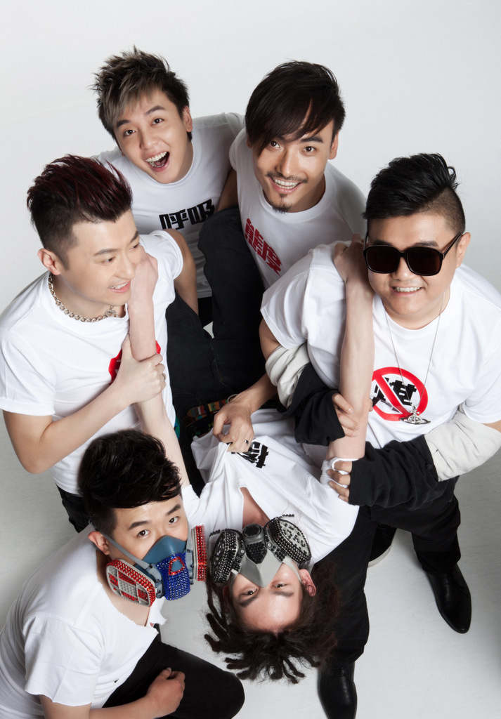 耀乐团专辑《择》自发行以来颇受好评,继专辑主打歌《米迪拉》被选为