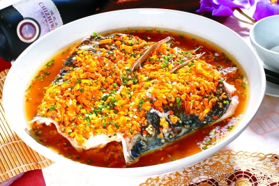 湘菜名品——贡椒鱼头      湘 人 摄