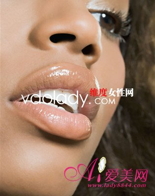 秋季水嫩双唇如何保养