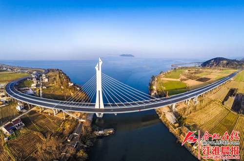 合肥环巢湖派河大桥换上"蓝衣"