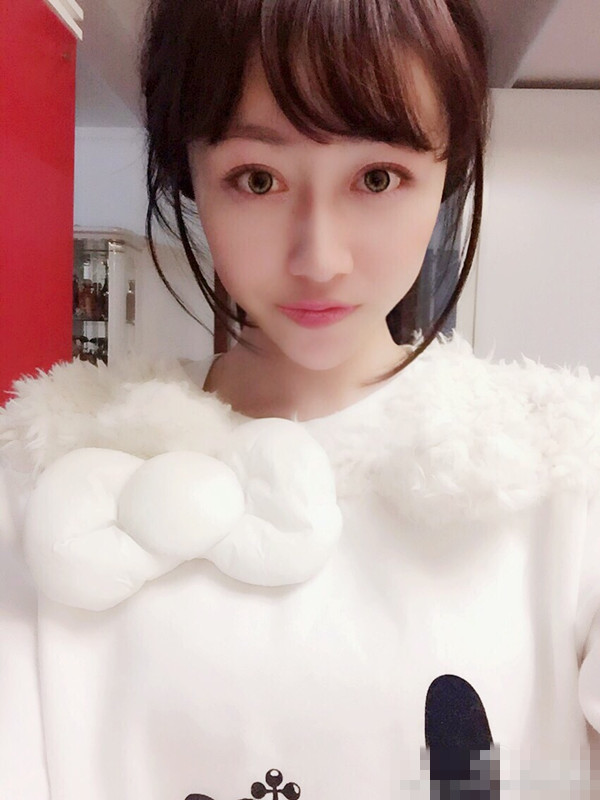 据悉,这位大连90后美女老师为大连工业大学教师.