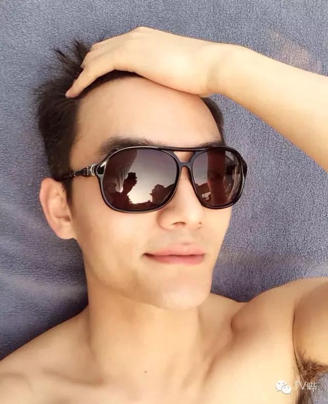 王凯劝大家别想着睡我了我自己睡眠时间都不够