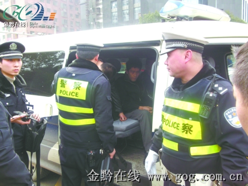 的士上劫案正发生 的哥跟踪报案抢匪被抓获_凤凰网