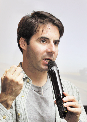 彼得·海斯勒(何伟)曾在1996年至1998年间以"和平队"志愿者的